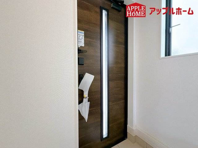 さいたま市奈良町10期の玄関|ぜひ現地にて、実際の建物・街並み・日当たり等ご確認下さい♪お問い合わせはお気軽に☆　TEL「0120-466263」
