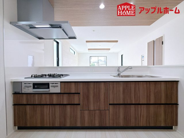 さいたま市奈良町10期のキッチン|見栄えもよくお手入れもスムーズに出来ます。豊富な収納力もございますので、キッチンスペースをスッキリとお使い頂けそうです。