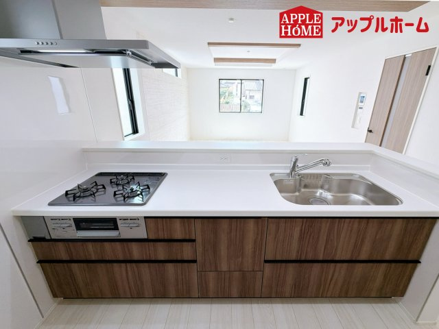 さいたま市奈良町10期のキッチン|キッチンの収納も充実☆食洗器完備で家事も楽々♪生活の質が向上すること間違いなしの充実設備です。