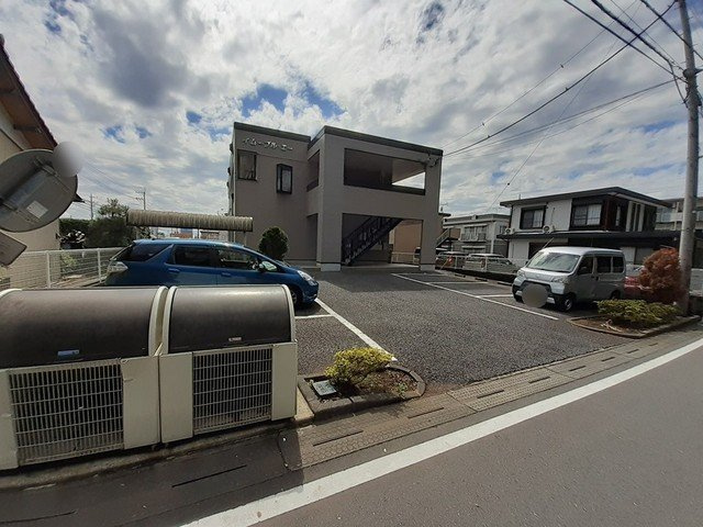イムーブル・エーの駐車場
