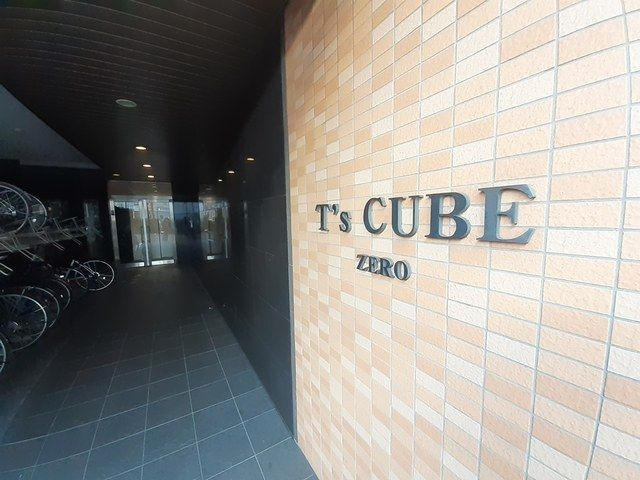 Ｔ’ｓ　ＣＵＢＥ　ＺＥＲＯのエントランス