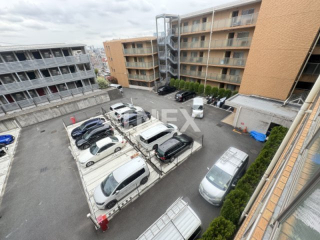 ＣＡＳＳＩＡ横濱ガーデン山の駐車場