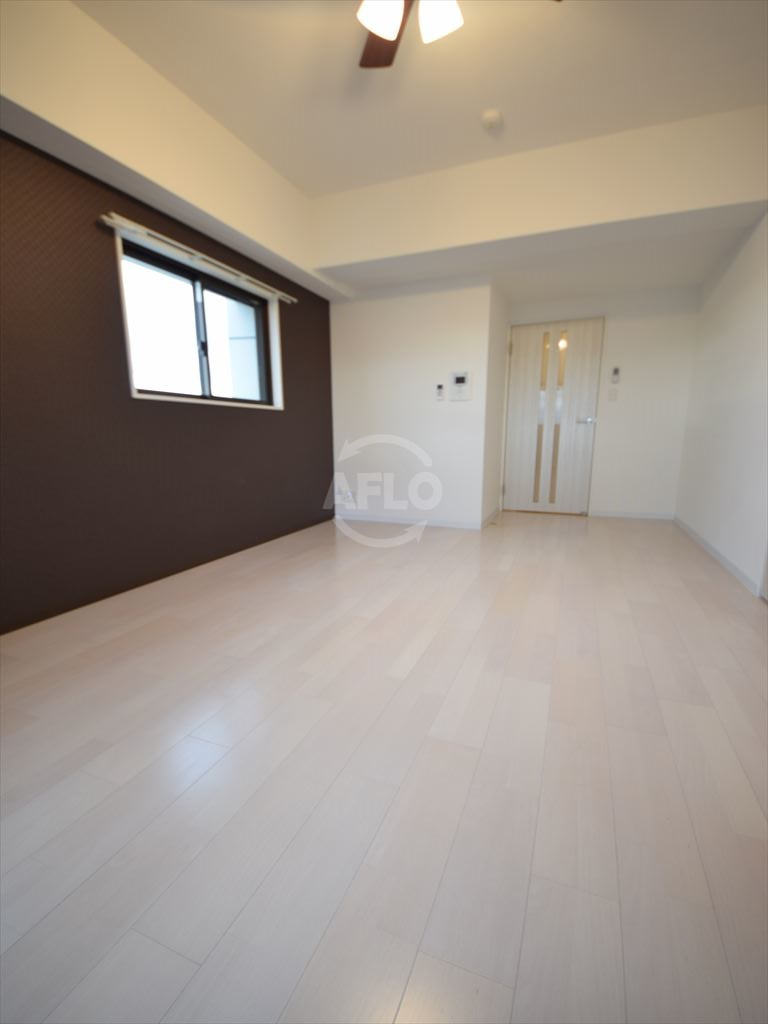 Luxe難波西Ⅲの居間・リビング|Luxe難波西Ⅲ　南向きの明るいお部屋です。