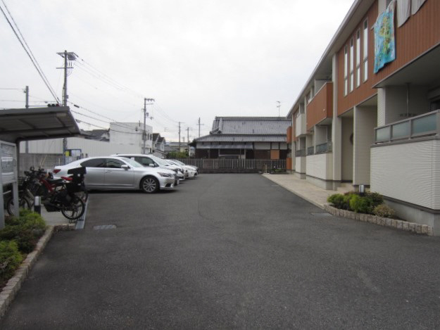 【駐車場】