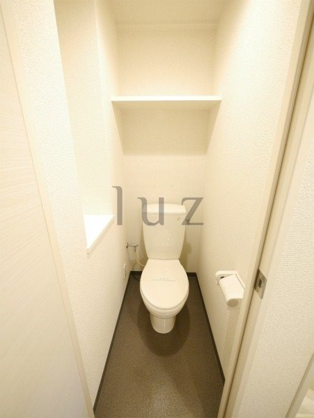 フェニックス新横濱エオールのトイレ|温水洗浄便座付きのトイレです。