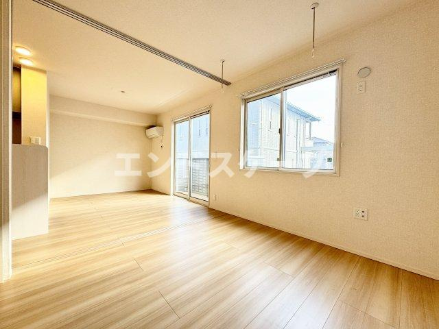 スペチアーレ　Ⅱの居間・リビング|高崎、前橋エリアのお部屋探しはエンドスケープまで！お客様の理想お聞かせ下さい♪