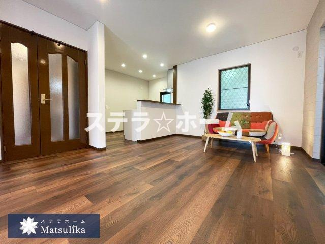 太田3 中古戸建の居間・リビング|おしゃれなリビングです