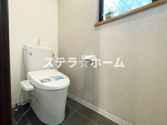 太田3 中古戸建のトイレ|落ち着いた色調のトイレです