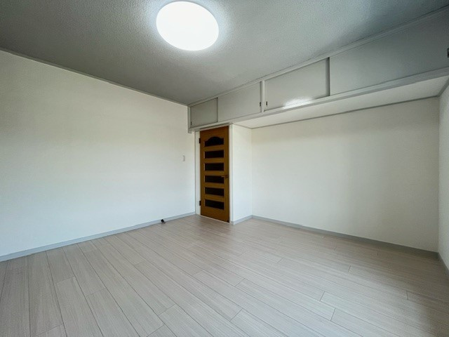 京王山田マンションＡ棟の居間・リビング