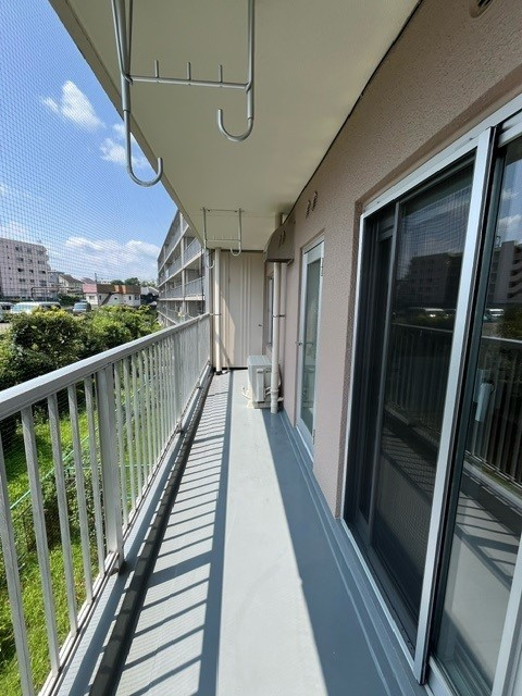 京王山田マンションＡ棟のバルコニー