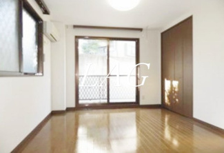 【居間・リビング】 | パインクレスト富士見台 | 洋室のお部屋です。