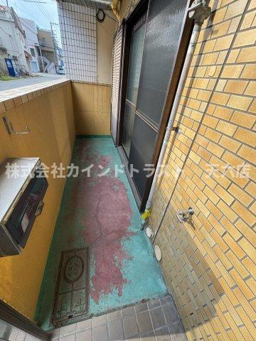 大阪市北区豊崎６丁目の一戸建てのバルコニー|お洗濯にも便利なバルコニー付き