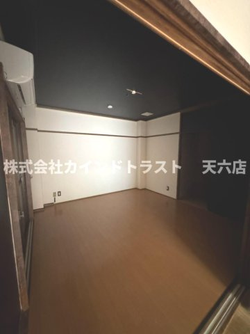 大阪市北区豊崎６丁目の一戸建ての居間・リビング|おしゃれなリビングです