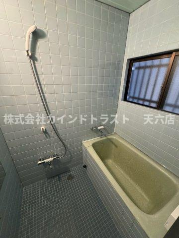 大阪市北区豊崎６丁目の一戸建ての浴室|落ち着いた空間のお風呂です