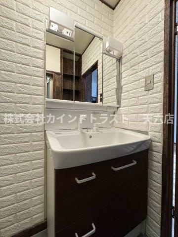 大阪市北区豊崎６丁目の一戸建ての洗面所|広い洗面スペース