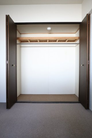 ライオンズマンション姫路東今宿の収納|納戸にあるクローゼット