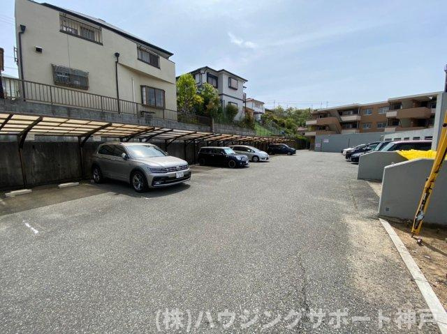 メルヴェーユ桃山台の駐車場