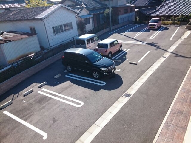 【駐車場】 | ネオ・エリタージュ | 駐車場があるので、車を買う予定の方も安心です