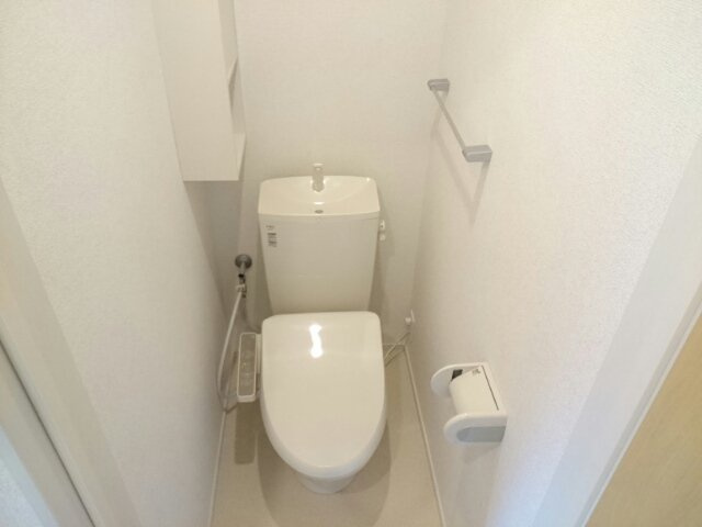 【トイレ】 | ネオ・エリタージュ | 清潔感のあるトイレです