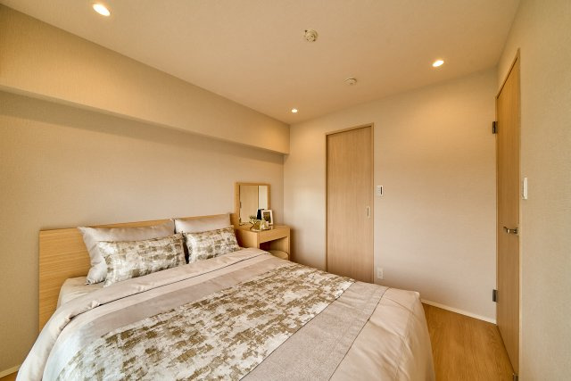 マンション第二恵比須苑の洋室|落ち着いた雰囲気の洋室。ベッドを配置しても動線を確保しやすく、主寝室として快適に使えます。