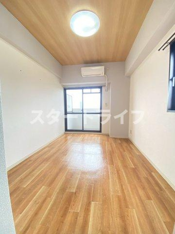 大阪市淀川区西中島１丁目の賃貸マンションの居間・リビング