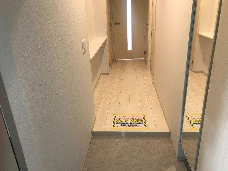 大阪市西区立売堀３丁目の賃貸マンションの玄関