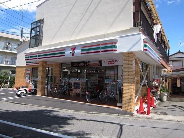 山本邸の駐車場