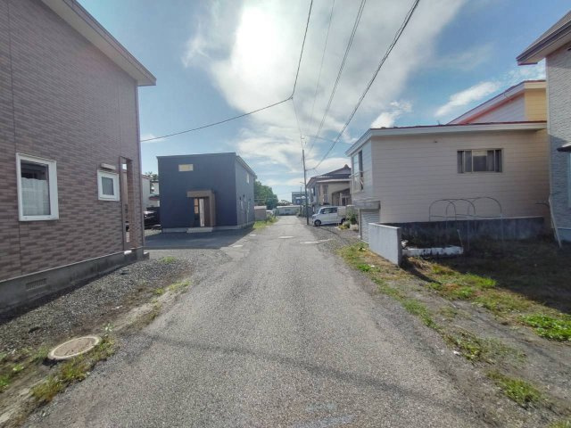 星が浦北2丁目　中古住宅の前面道路含む現地写真