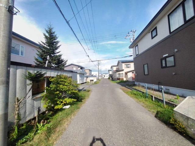 星が浦北2丁目　中古住宅の前面道路含む現地写真