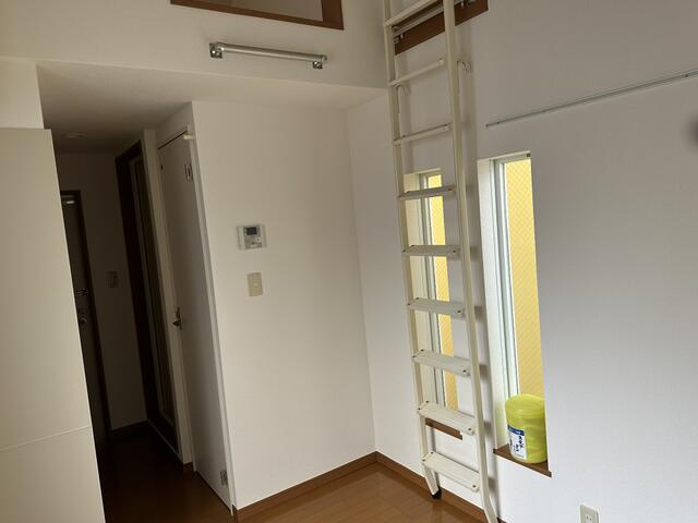 最上階角部屋２面採光です