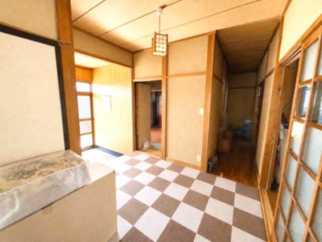 売中古戸建　藤枝市与左衛門の玄関|各居室収納付です