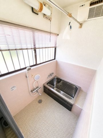 売中古戸建　藤枝市与左衛門の浴室|換気も、風通しもばっちりなお風呂です