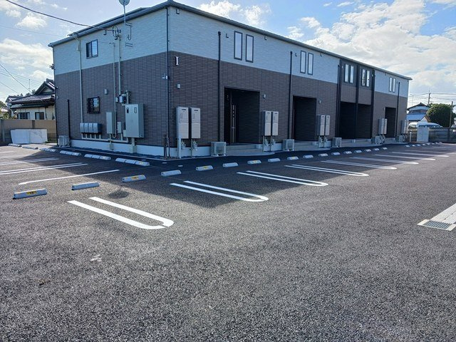 セレーノＡＨ　Ⅰの駐車場|駐車場があるので、車を買う予定の方も安心です