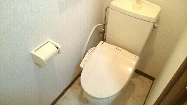 シェルエトワールのトイレ|落ち着いた色調のトイレです