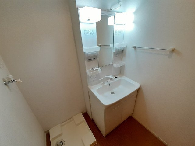 フォルトゥーナ・Ⅱの洗面所|ゆったりとスペースのある洗面所