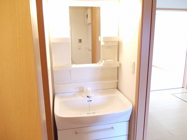 Ｏｃｅａｎ　Ｖｉｅｗ　Ｃの洗面所|ゆったりとスペースのある洗面所