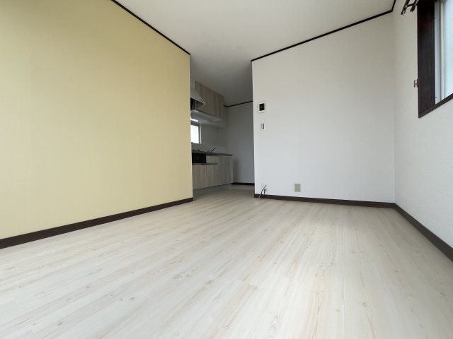 三沢三丁目戸建の居間・リビング