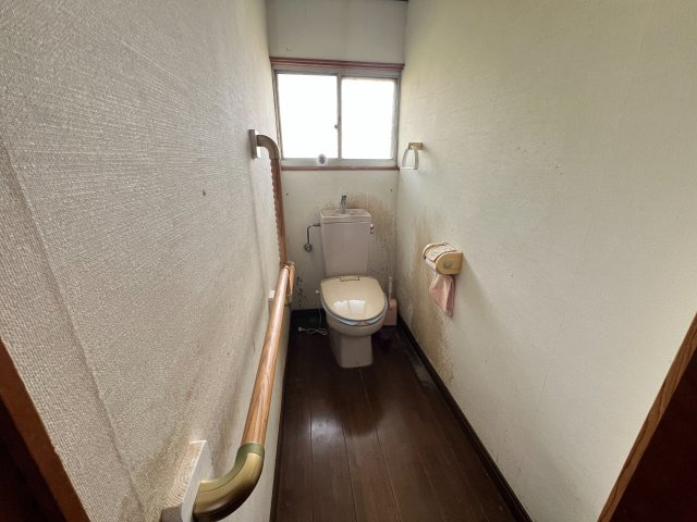 宇佐市大字住江　２階建　５DKのトイレ