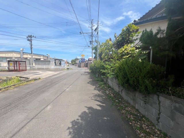 宇佐市大字住江　２階建　５DKの前面道路含む現地写真