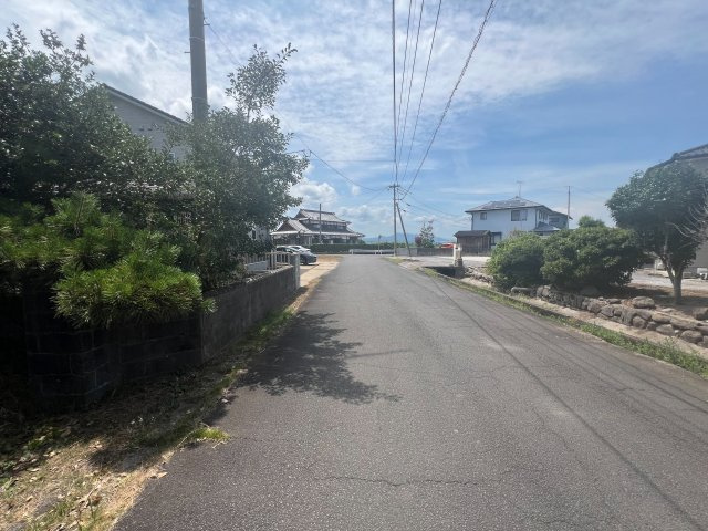 宇佐市大字住江　２階建　５DKの前面道路含む現地写真