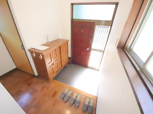 生駒市俵口町の一戸建ての玄関