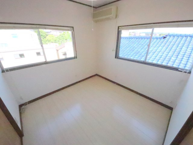 生駒市俵口町の一戸建ての洋室
