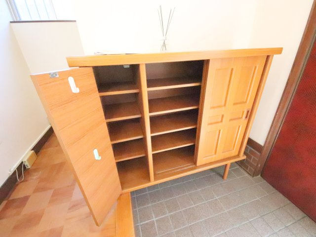 生駒市俵口町の一戸建ての玄関
