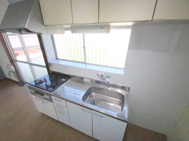 生駒市俵口町の一戸建てのキッチン