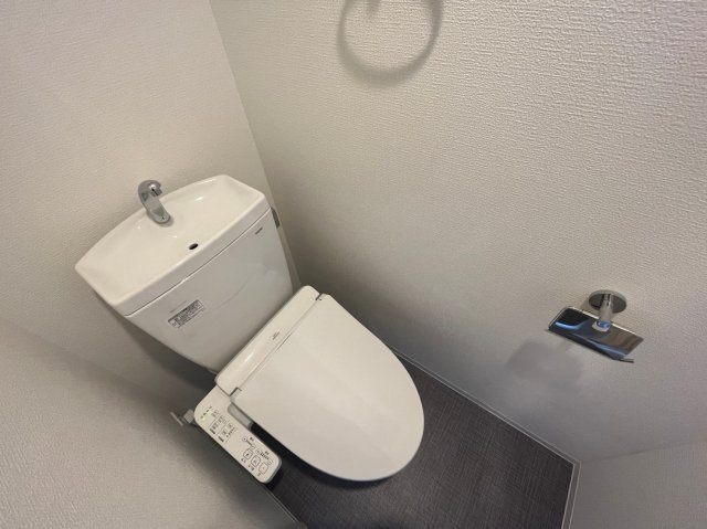 神戸市中央区中町通４丁目の賃貸マンションのトイレ