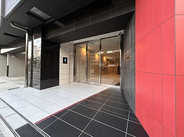 神戸市中央区中町通４丁目の賃貸マンションのエントランス