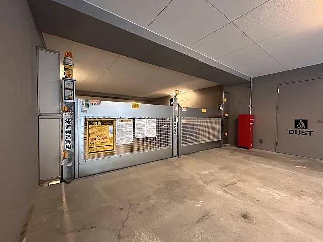 神戸市中央区中町通４丁目の賃貸マンションの駐車場