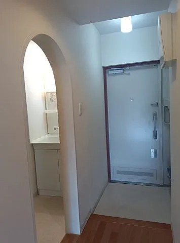 神戸市東灘区岡本４丁目の賃貸マンションの玄関