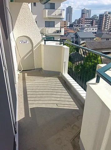 神戸市東灘区岡本４丁目の賃貸マンションのバルコニー