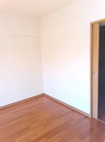 神戸市東灘区岡本４丁目の賃貸マンションの居間・リビング